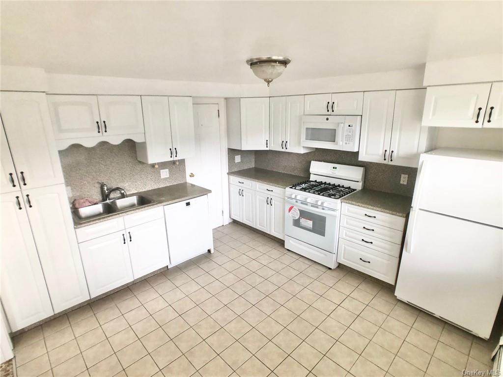 220 Park Avenue - Photo 1