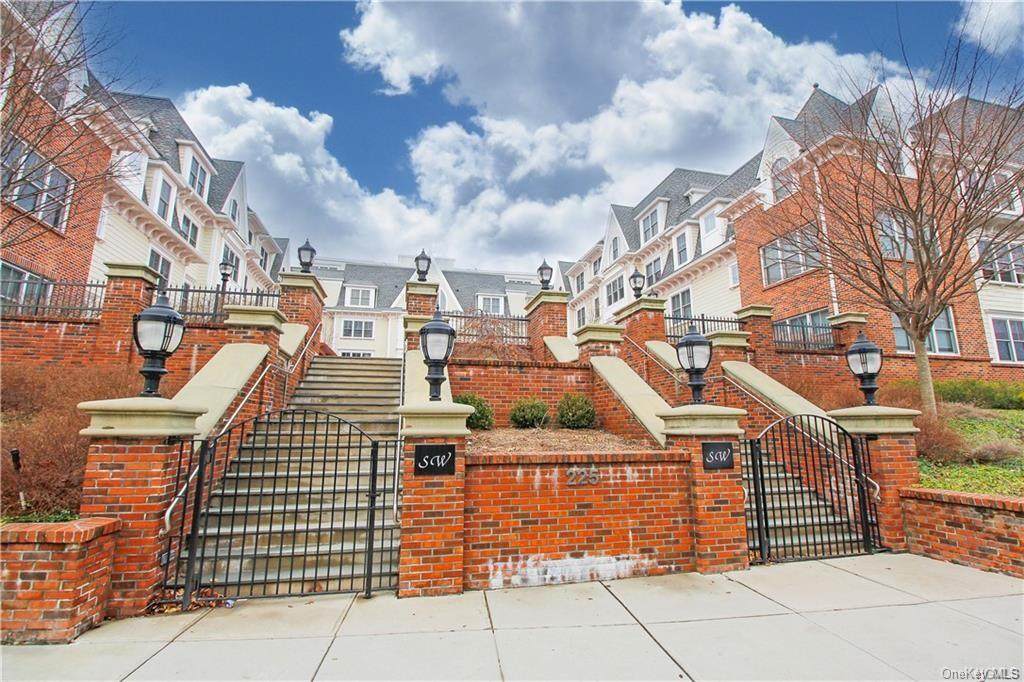 225 Stanley Avenue - Photo 1