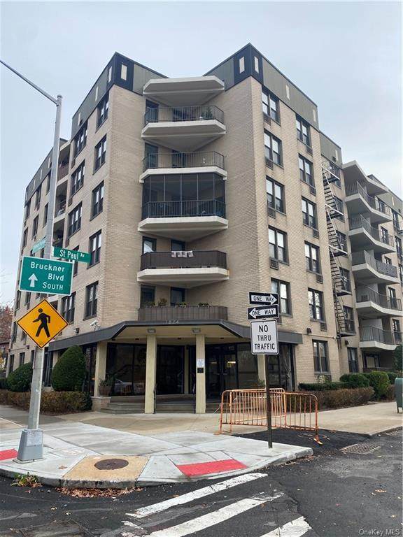 1874 Pelham Parkway - Photo 1