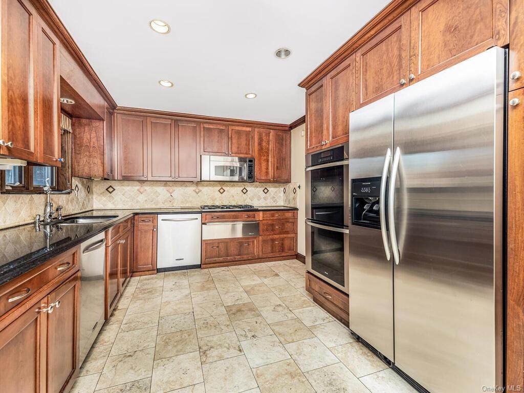 3051 Henry Hudson Parkway - Photo 1