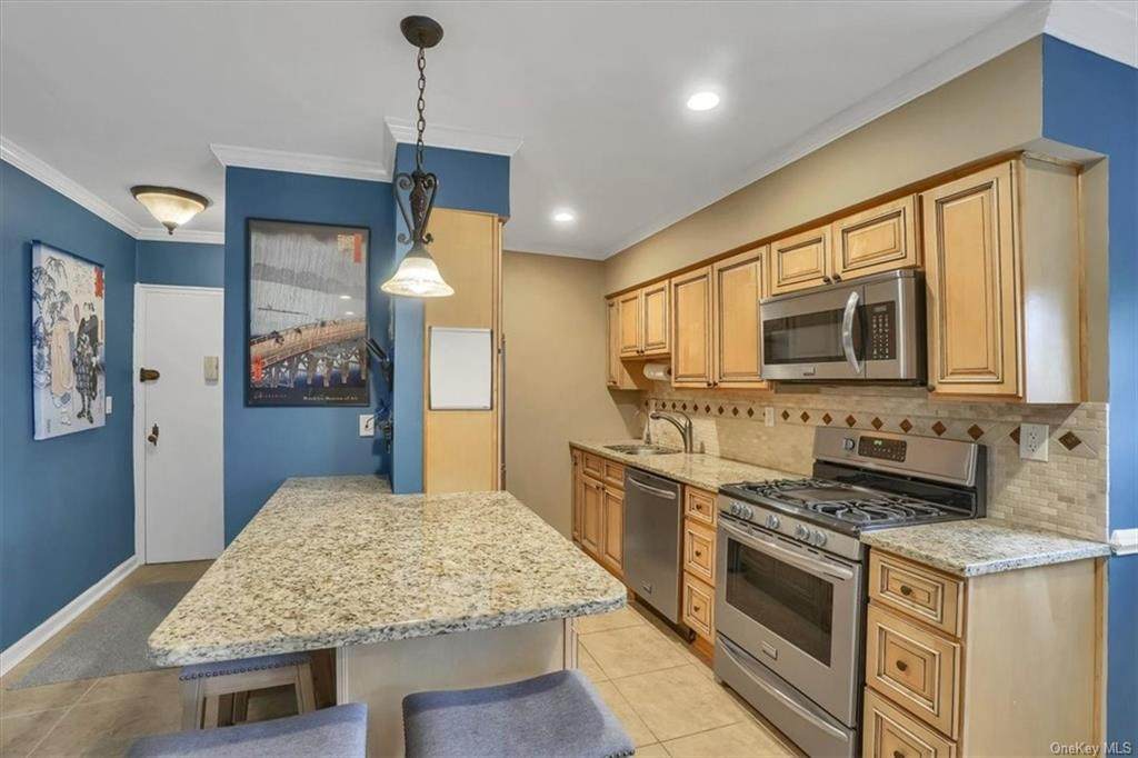 2 Bryant Crescent - Photo 1