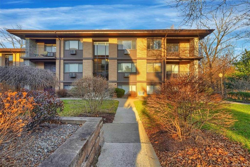 10 Oak Wood Terrace - Photo 1