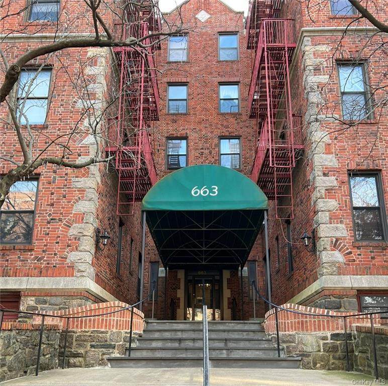 663 Locust Street - Photo 1