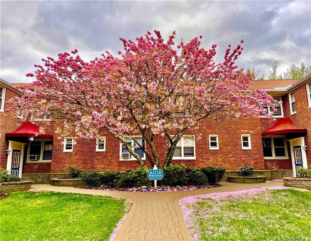 5 Bryant Crescent - Photo 1