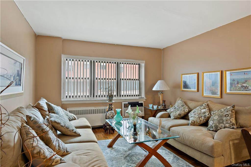 1910 Pelham Parkway - Photo 1