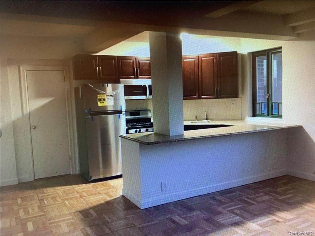 2100 Tremont Avenue - Photo 1