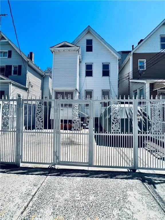 4438 Carpenter Avenue - Photo 1