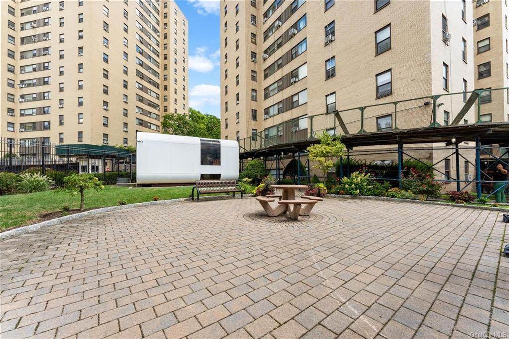 3 Fordham Hill Oval - Photo 1