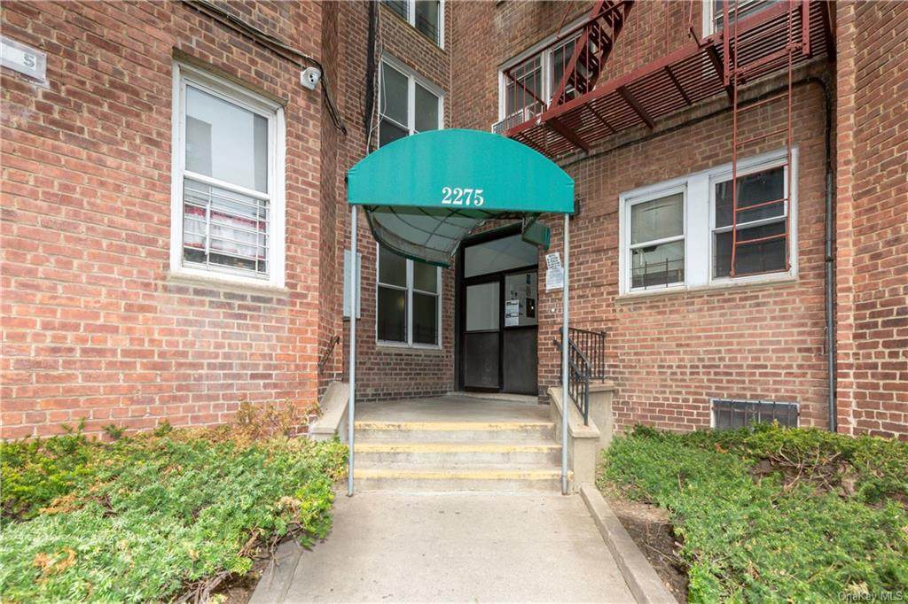 2275 Cruger Avenue - Photo 1