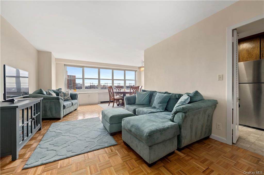 555 Kappock Street - Photo 1
