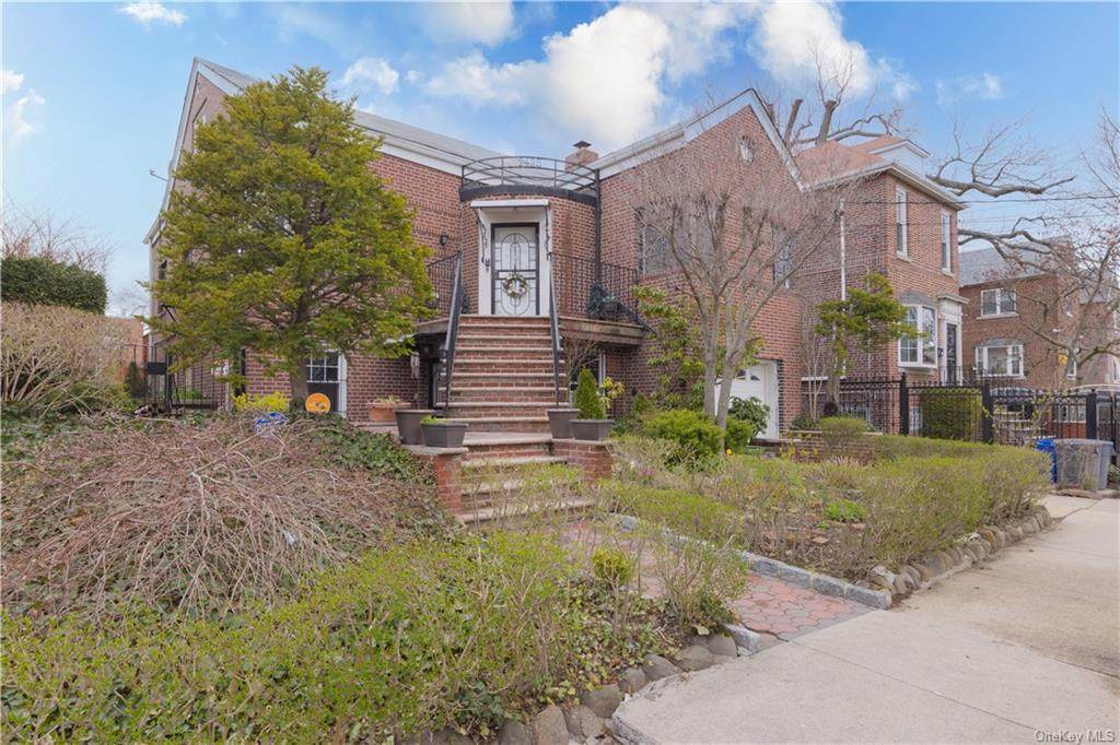 2425 Laconia Avenue - Photo 1