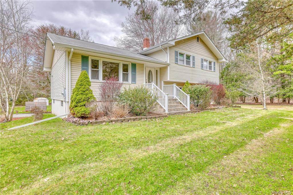 4 Hickory Avenue - Photo 1