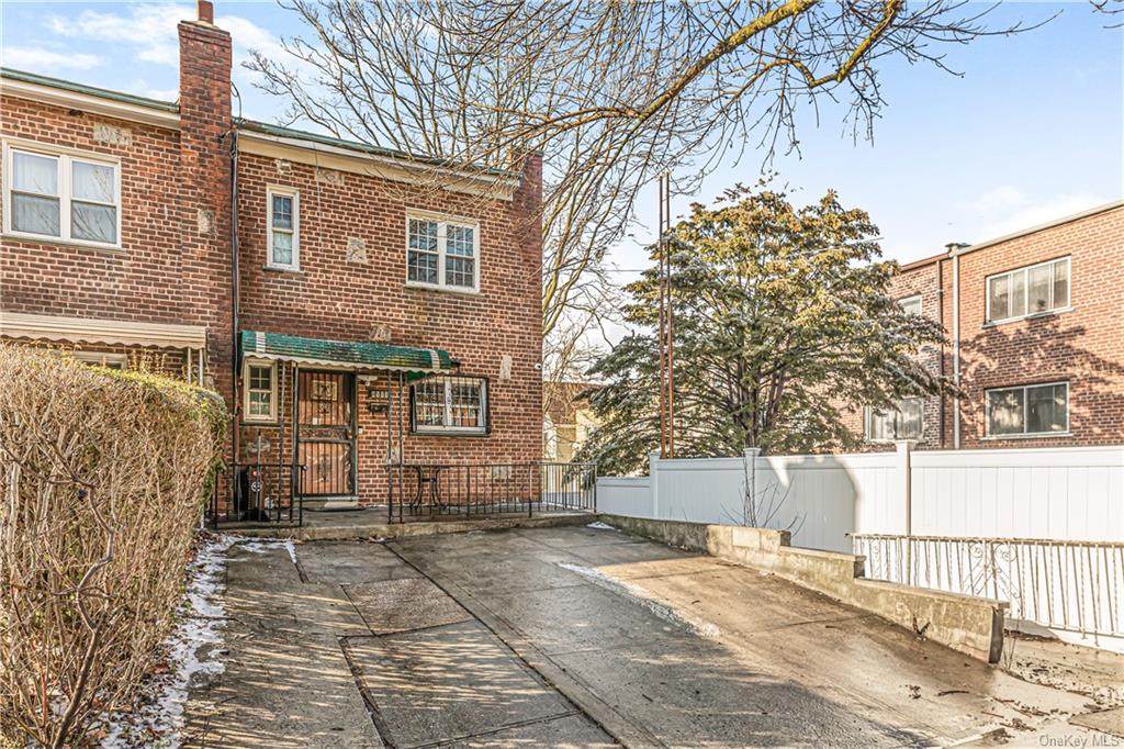 4569 Bronx Boulevard - Photo 1