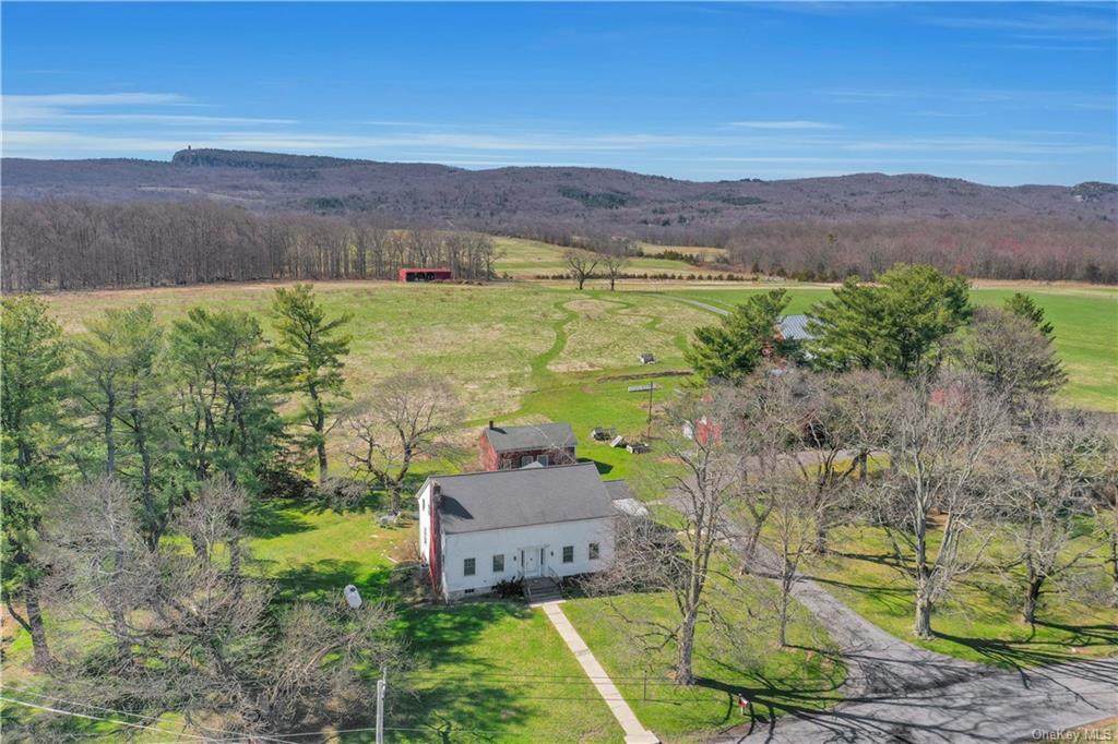 100 Red Barn Road - Photo 1