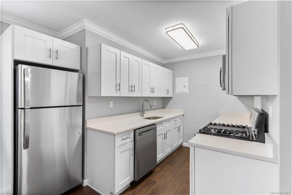 15 Bryant Crescent - Photo 1
