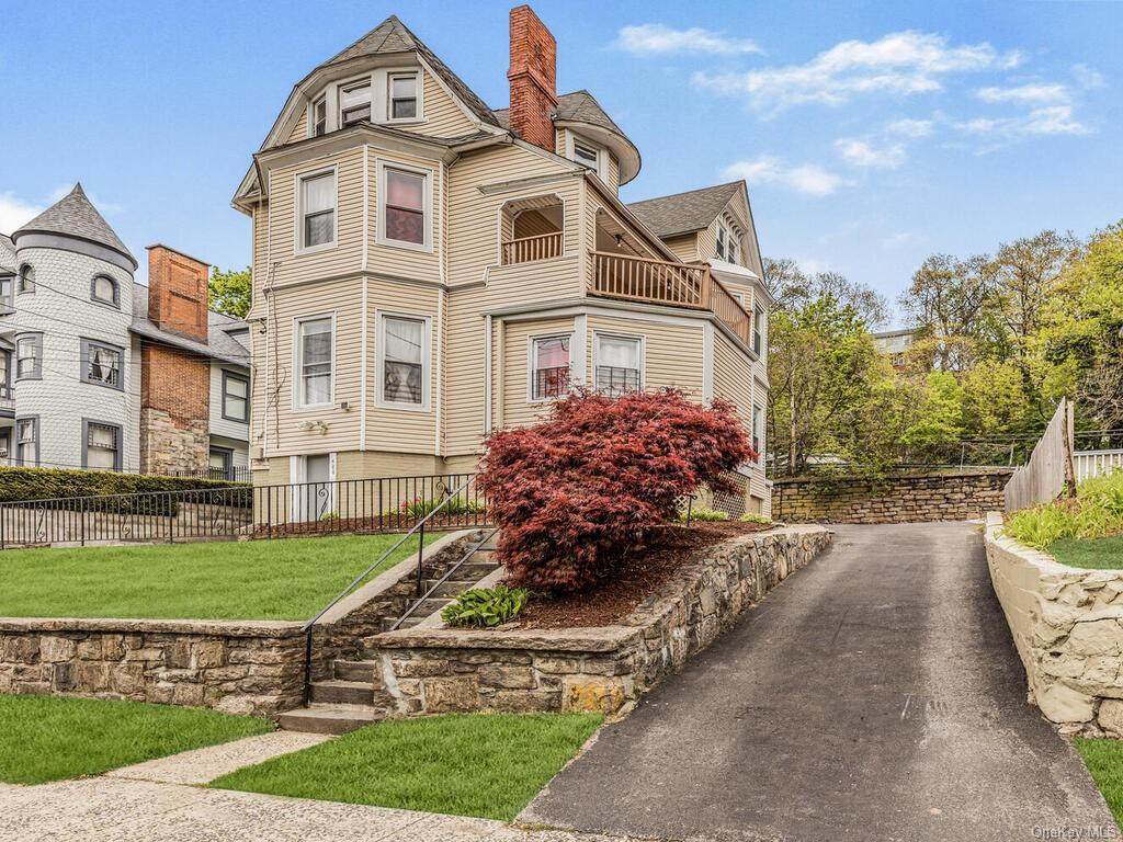 488 Warburton Avenue - Photo 1