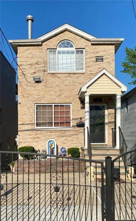 1558 Dwight Place - Photo 1
