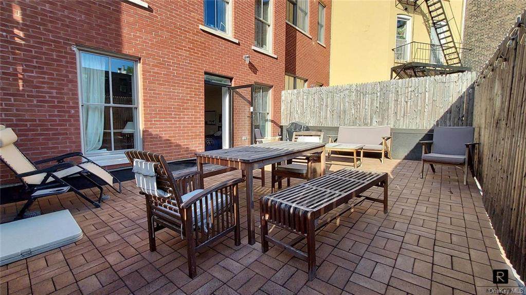482 Bergen Street - Photo 1