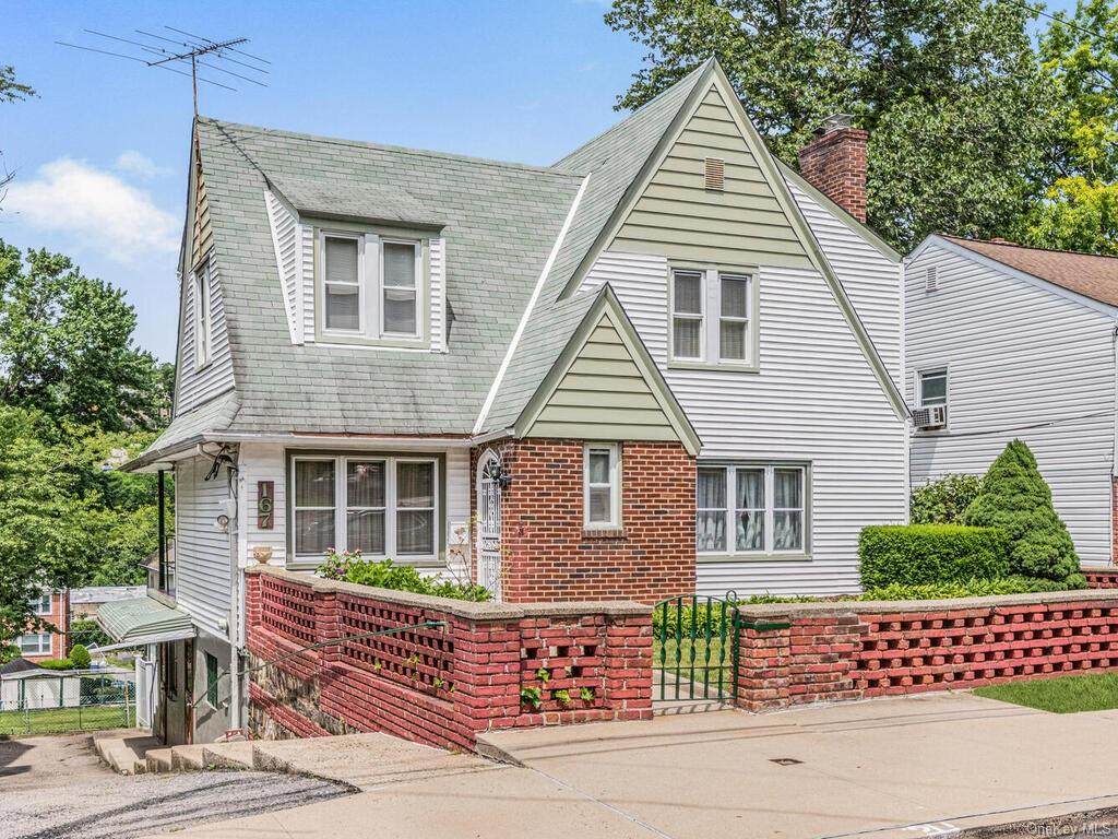 167 Sedgwick Avenue - Photo 1