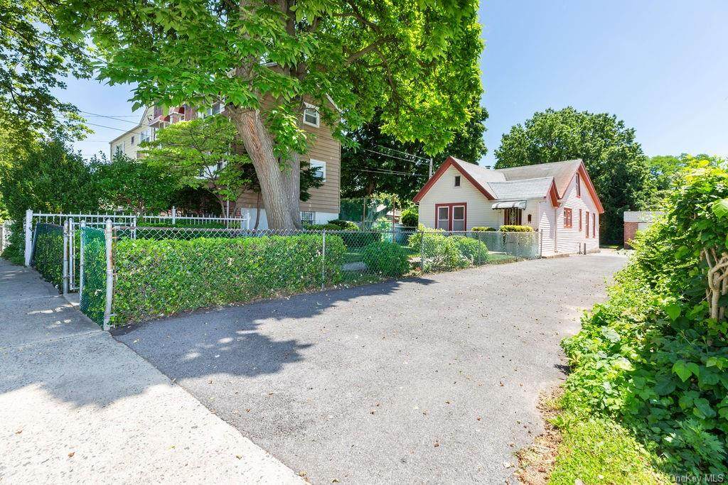 1470 Burke Avenue - Photo 1