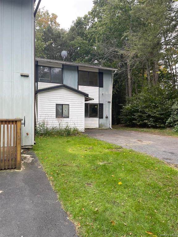 34 Elizabeth Way - Photo 1