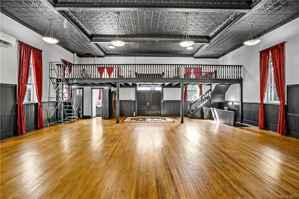 130 Benkard Avenue - Photo 1