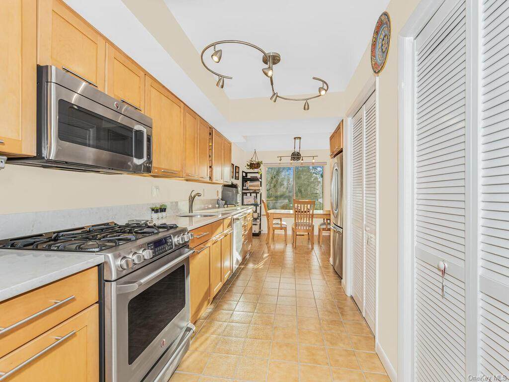 200 California Road - Photo 1
