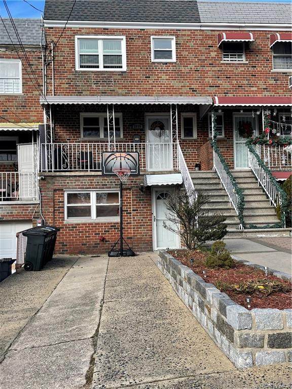 2925 Schurz Avenue - Photo 1