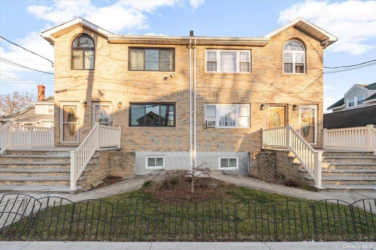 142-25 Latham Lane - Photo 1
