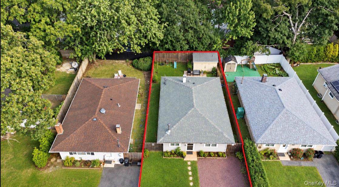 69 Mastic Boulevard - Photo 1