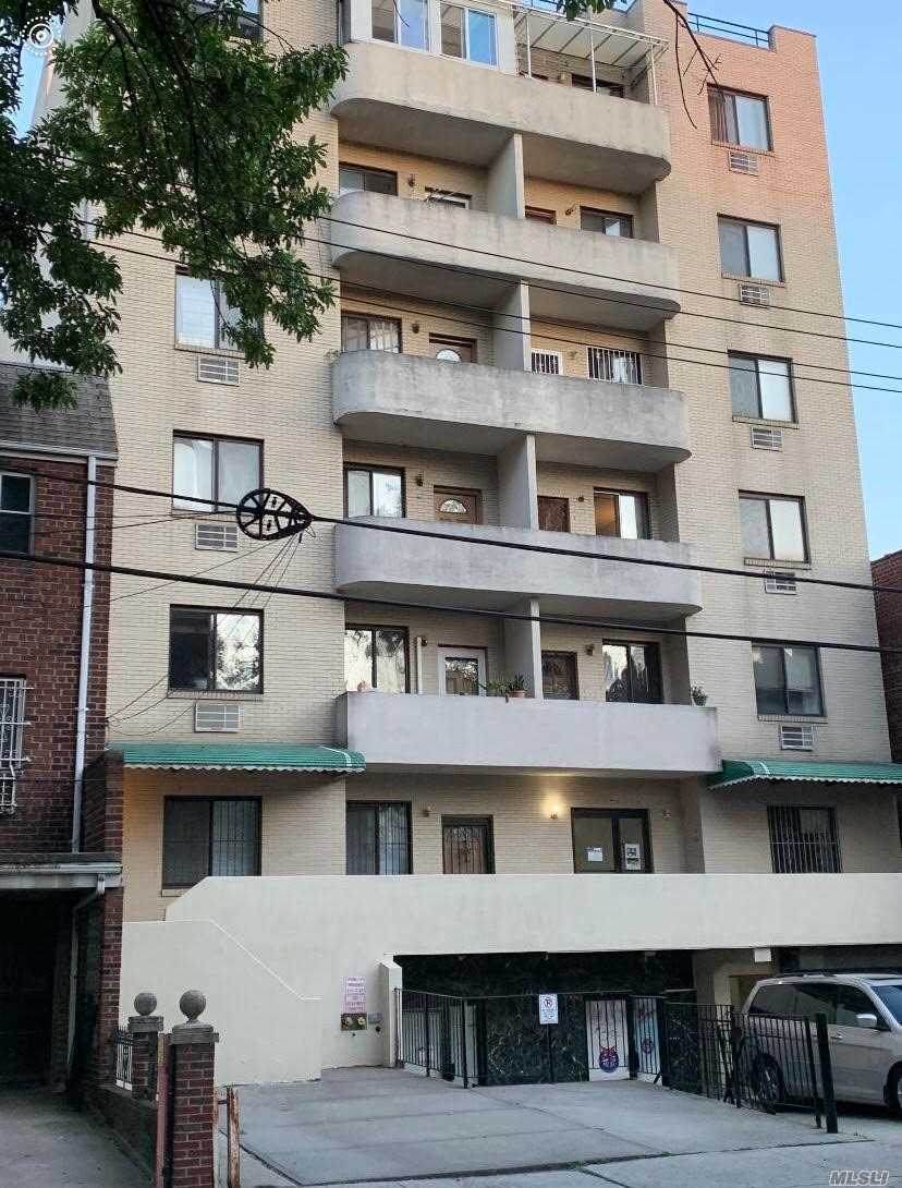 133-38 Avery Avenue - Photo 1