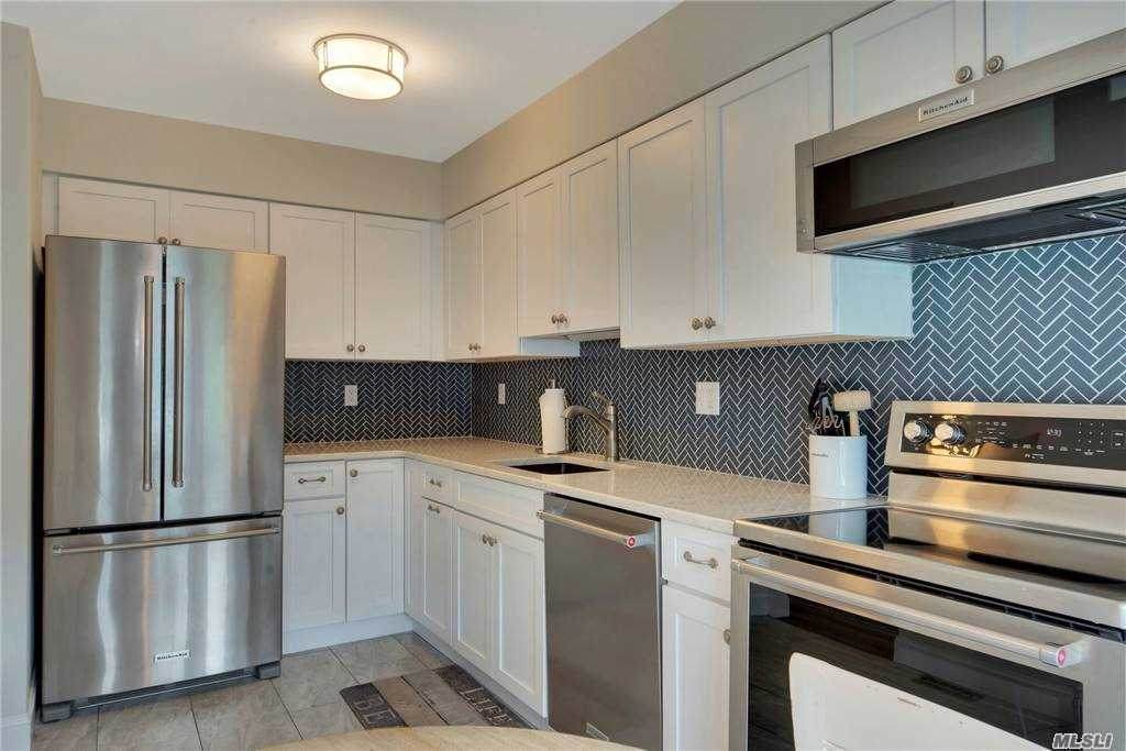 2555 Youngs Avenue - Photo 1