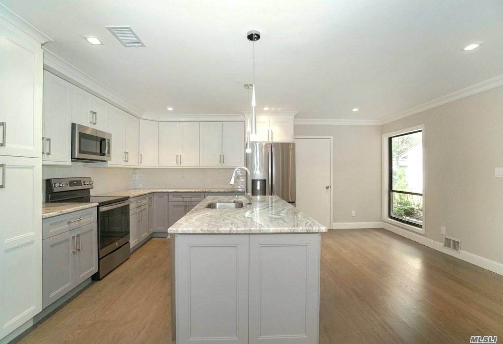 102 Foxwood Drive - Photo 1