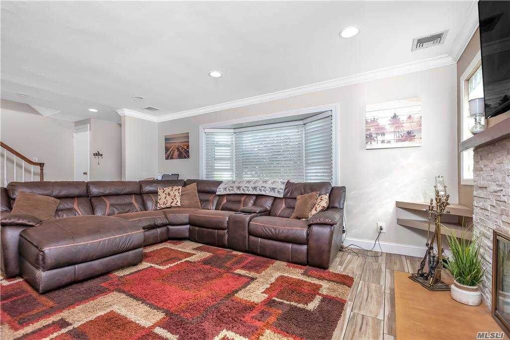 408 Frankel Boulevard - Photo 1