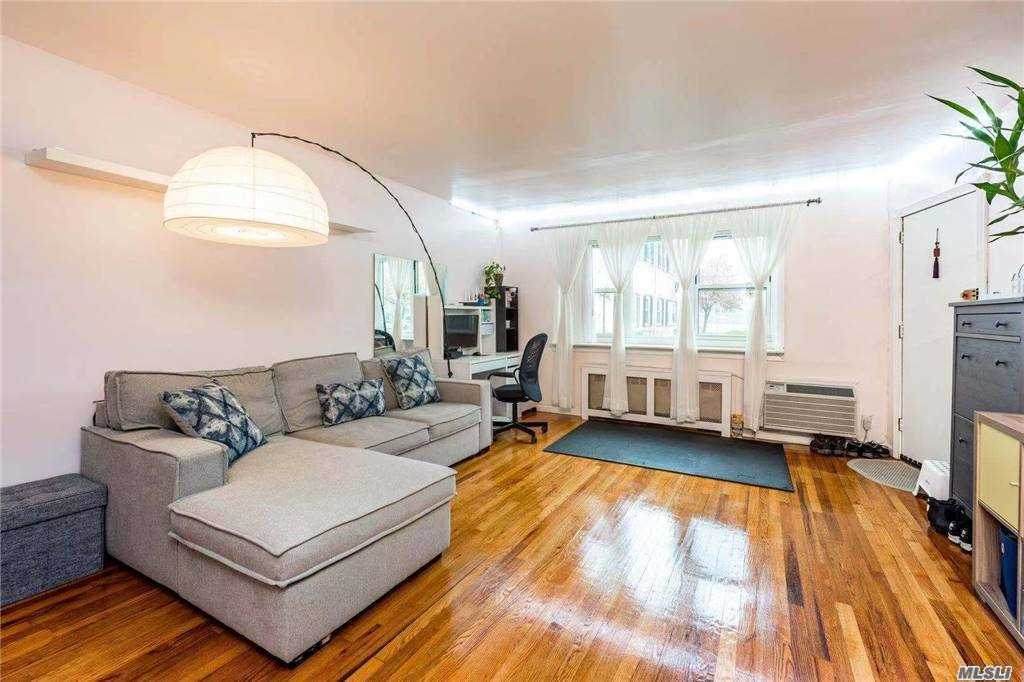152-15 Jewel Avenue - Photo 1