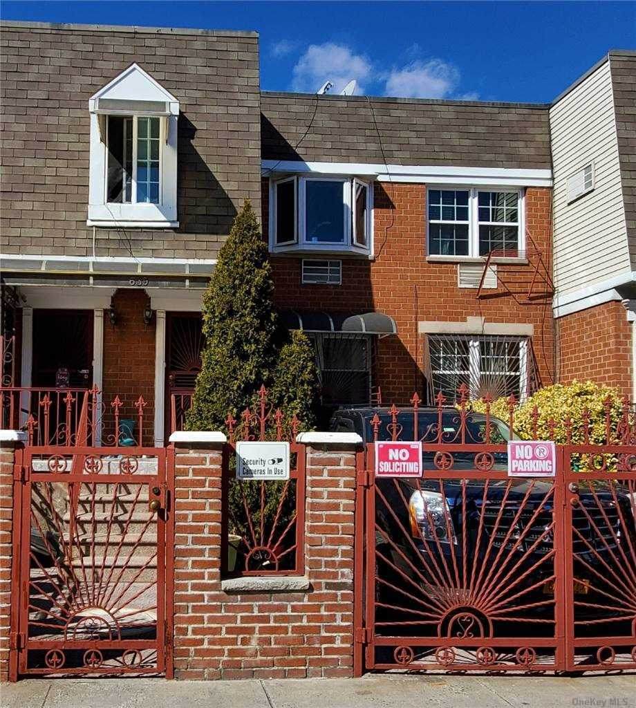 639 Hart Street - Photo 1