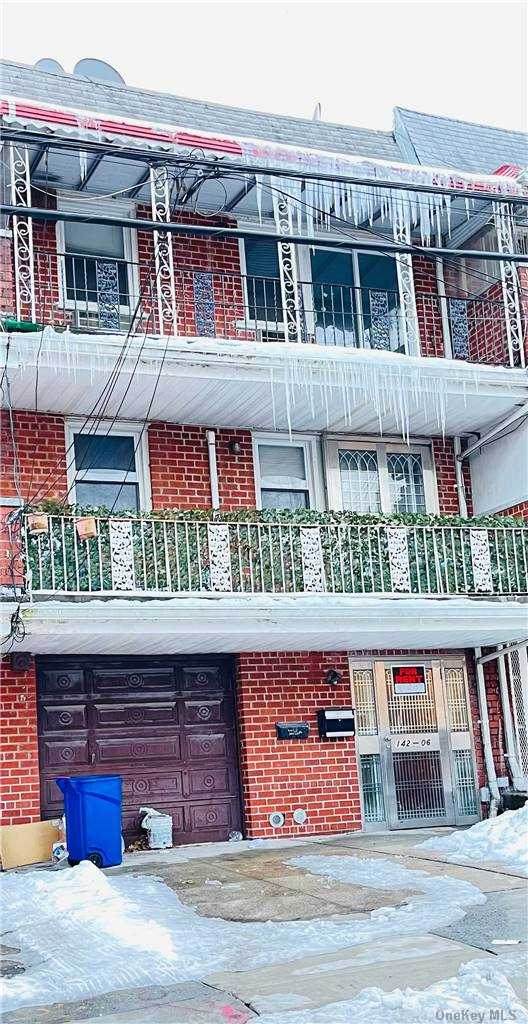 142-06 Pershing Crescent - Photo 1