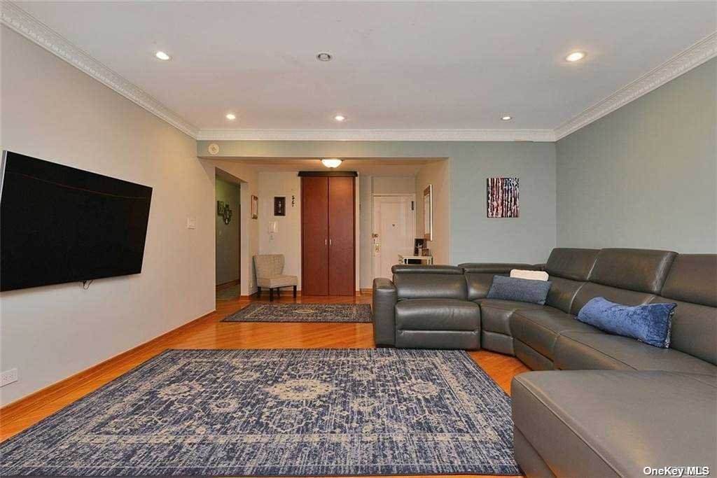 143-50 Hoover Avenue - Photo 1
