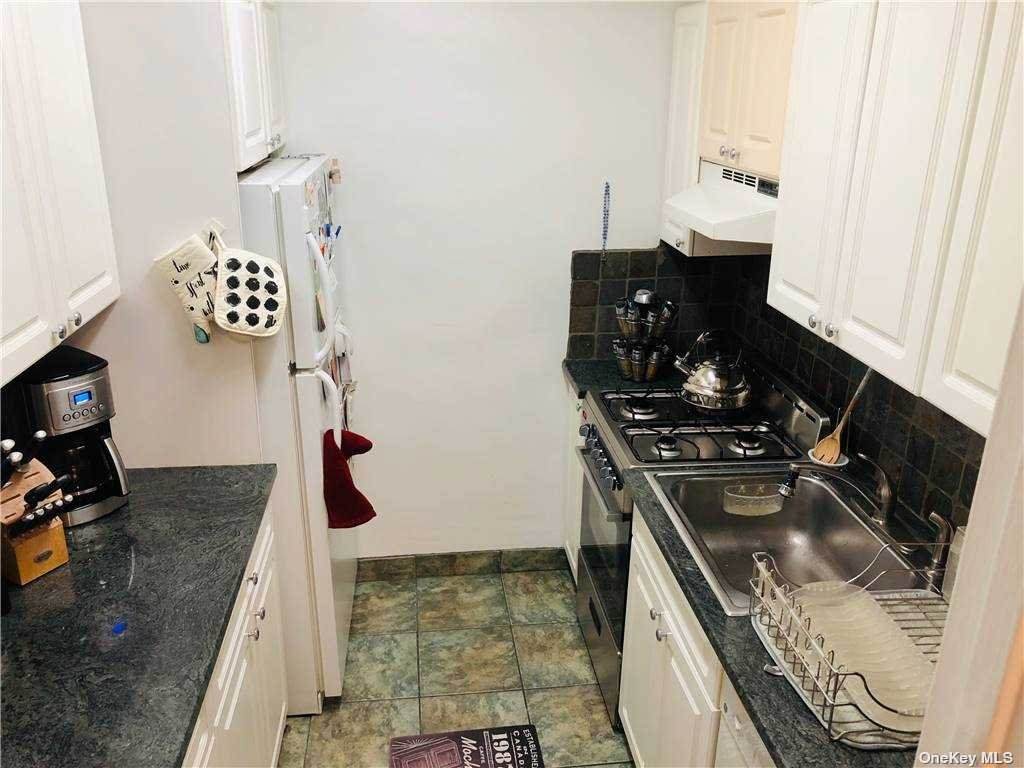 162-01 Powells Cove Boulevard - Photo 1