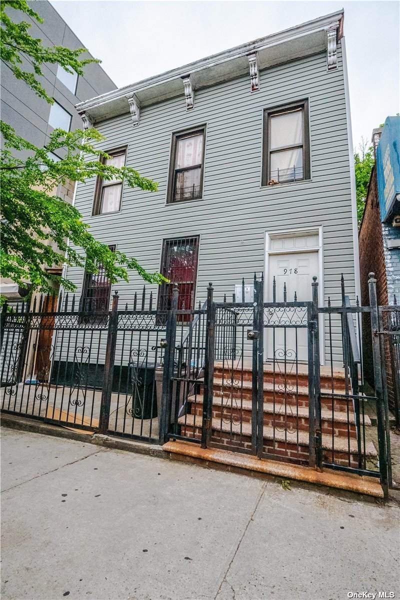 978 Rogers Avenue - Photo 1