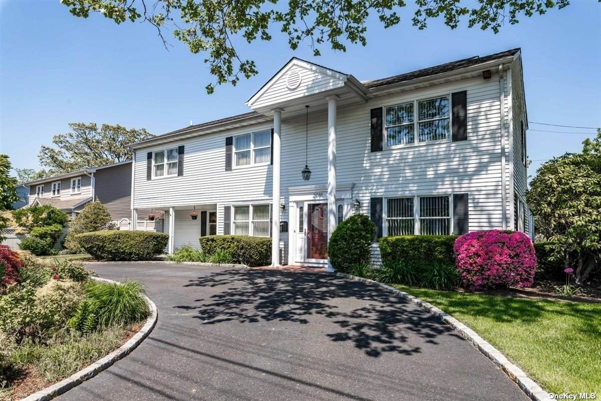 2081 Hampton Way - Photo 1