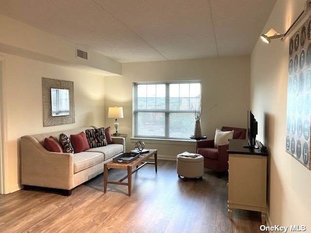 100 Glen Street - Photo 1