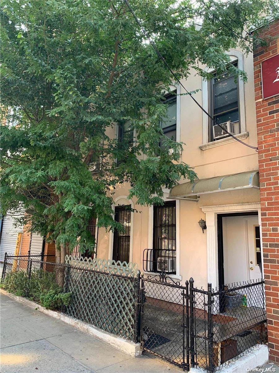 39-10 Crescent Street - Photo 1