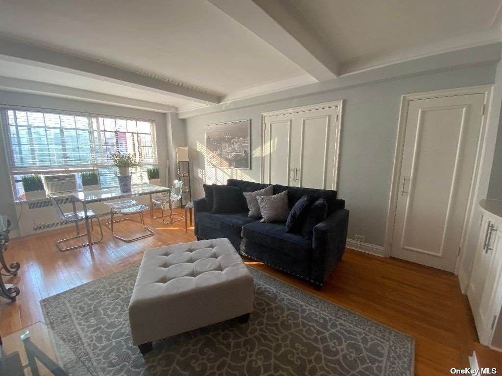 10 Park Avenue - Photo 1