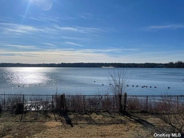 438 Smithtown - Photo 1