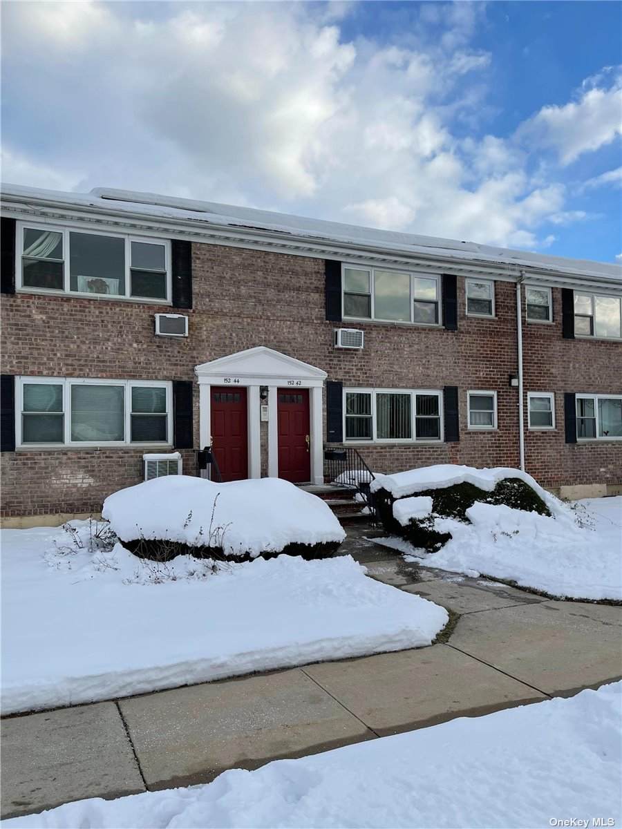 152-42 Melbourne Ave - Photo 1