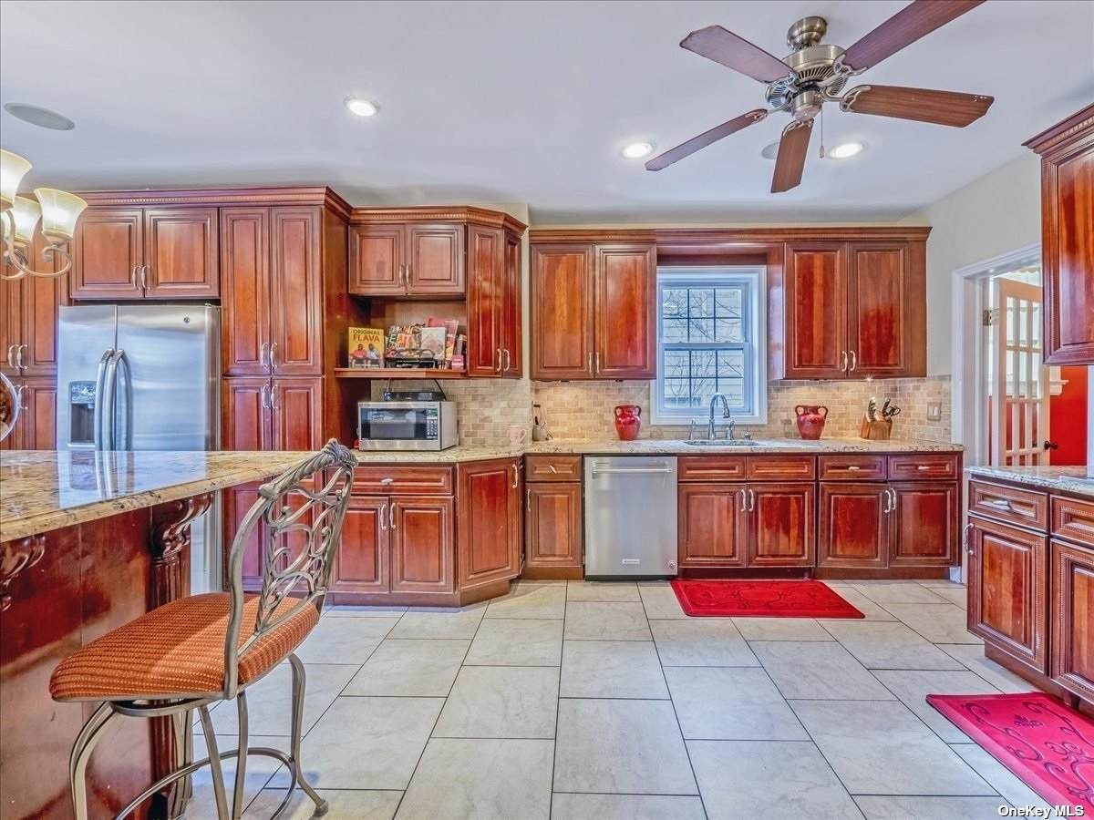 881 Broadway Avenue - Photo 1