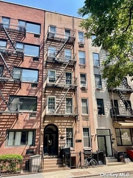 329 East 52 Street - Photo 1