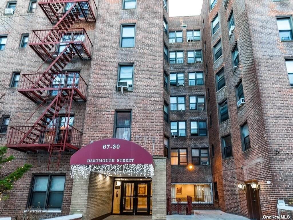 67-30 Dartmouth Street - Photo 1