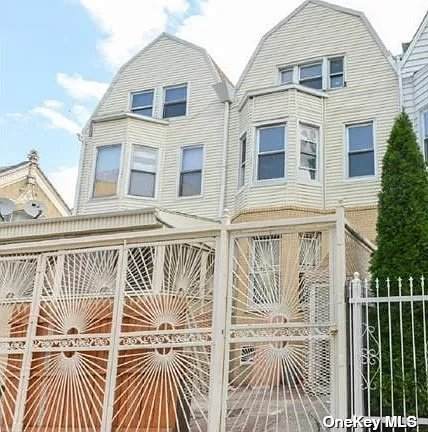 2412 Tiebout Avenue - Photo 1